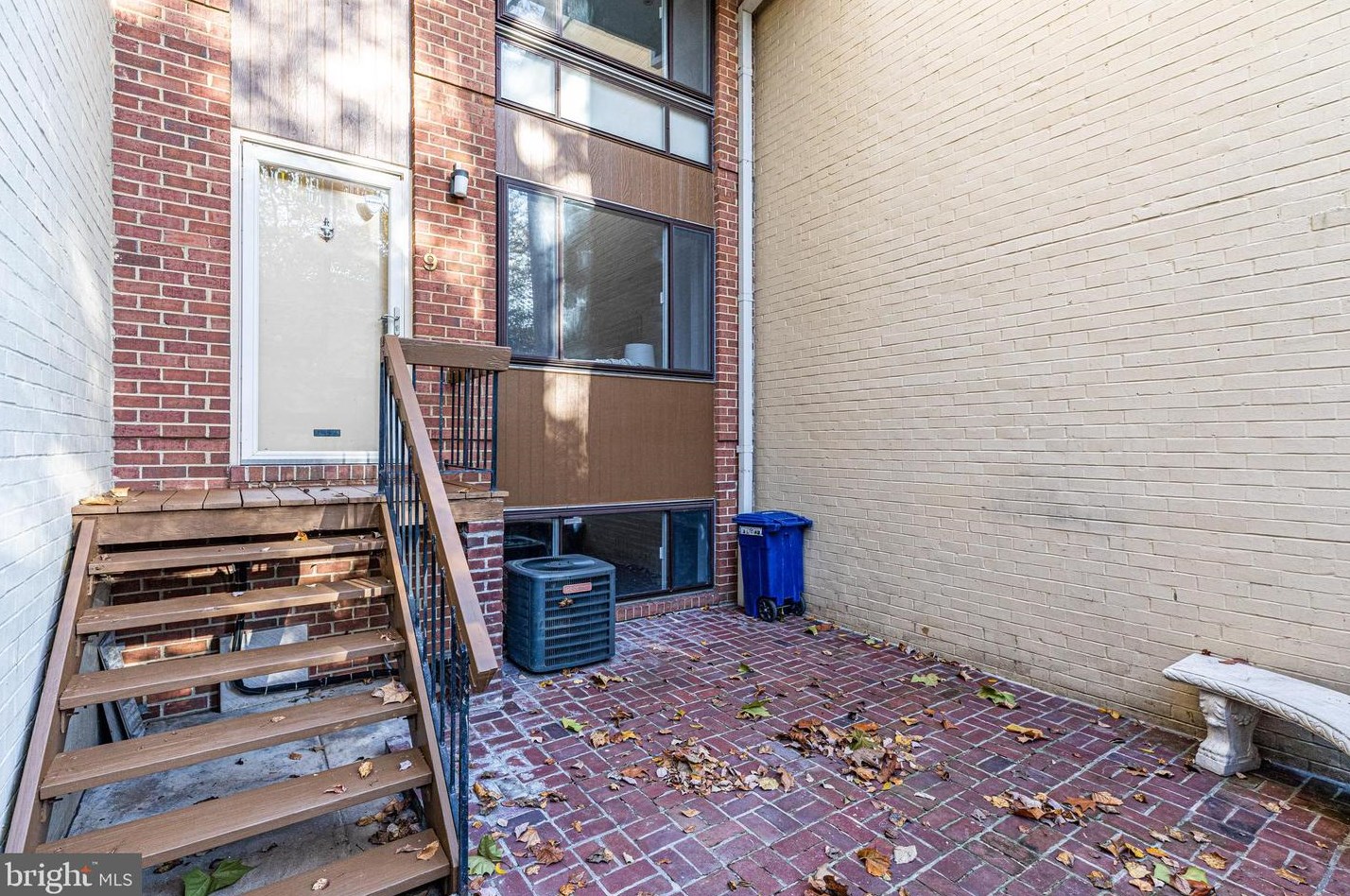 9 Cross Keys Rd, Baltimore MD  21210-1701 exterior
