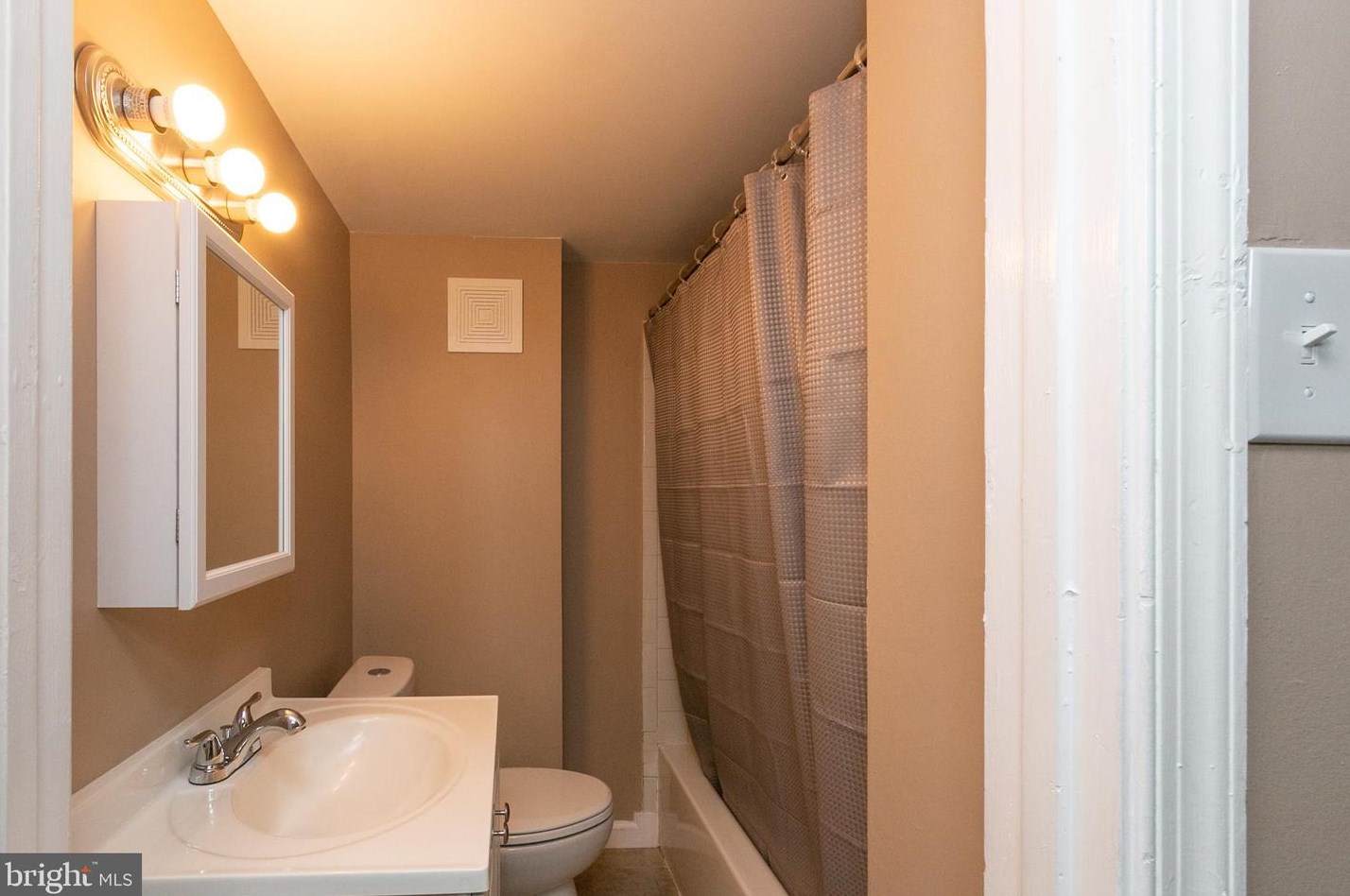 225 Woodyear St, Baltimore MD  21223-3149 exterior