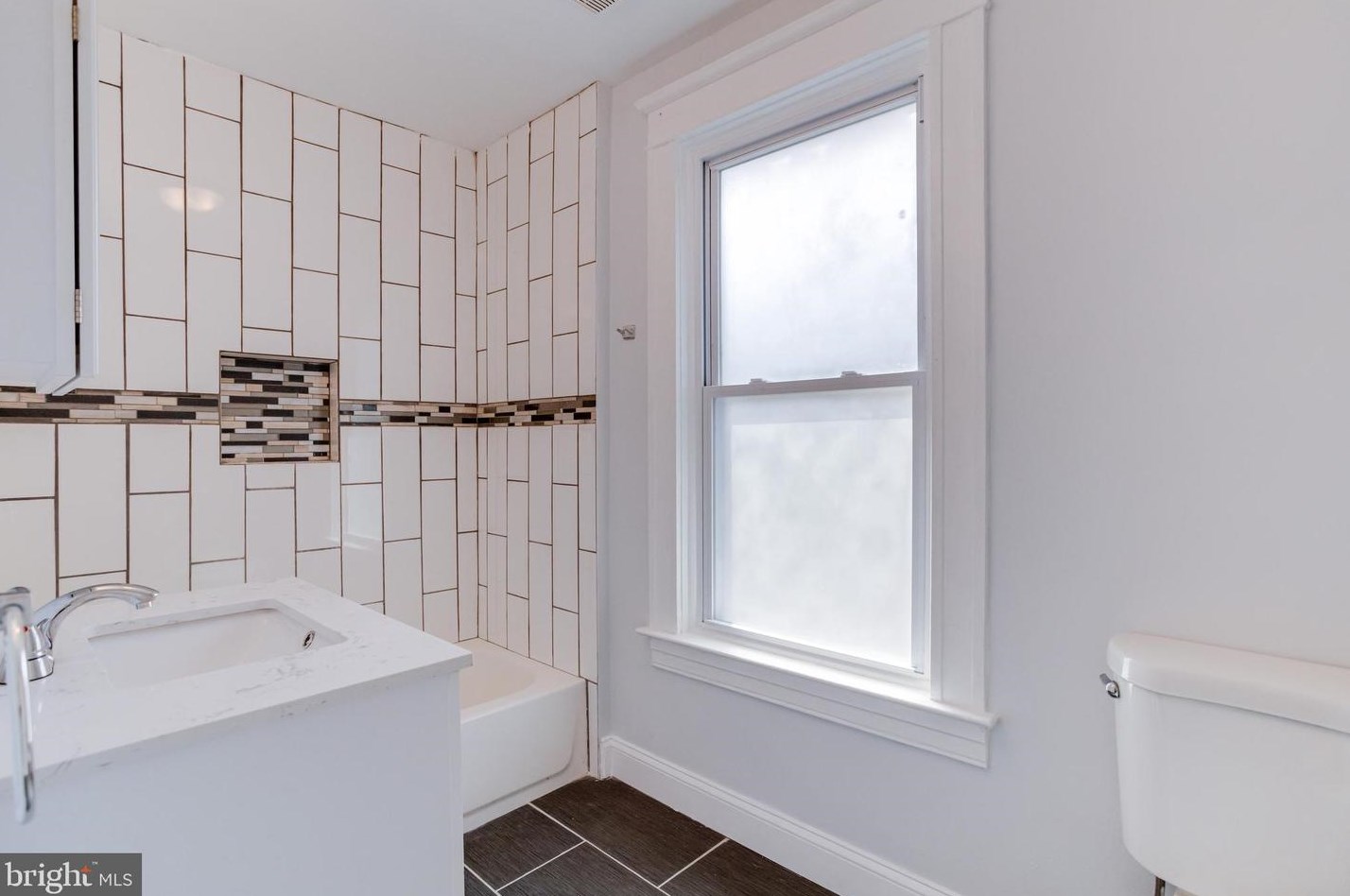 6105 Everall Ave, Baltimore MD  21206-1930 exterior