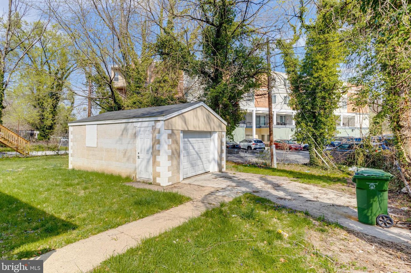 6105 Everall Ave, Baltimore MD  21206-1930 exterior