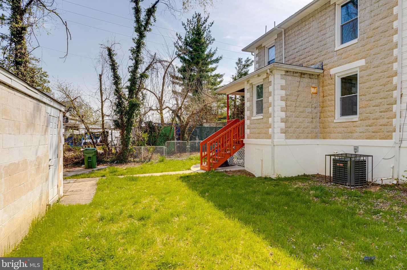 6105 Everall Ave, Baltimore MD  21206-1930 exterior