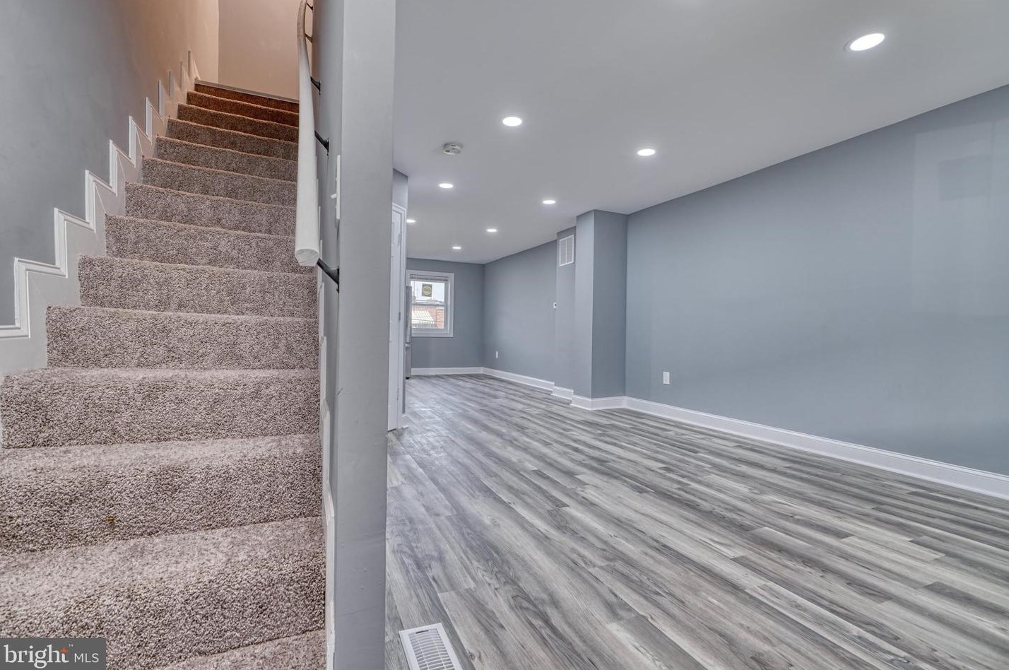 4104 8th St, Baltimore, MD 21225-2137