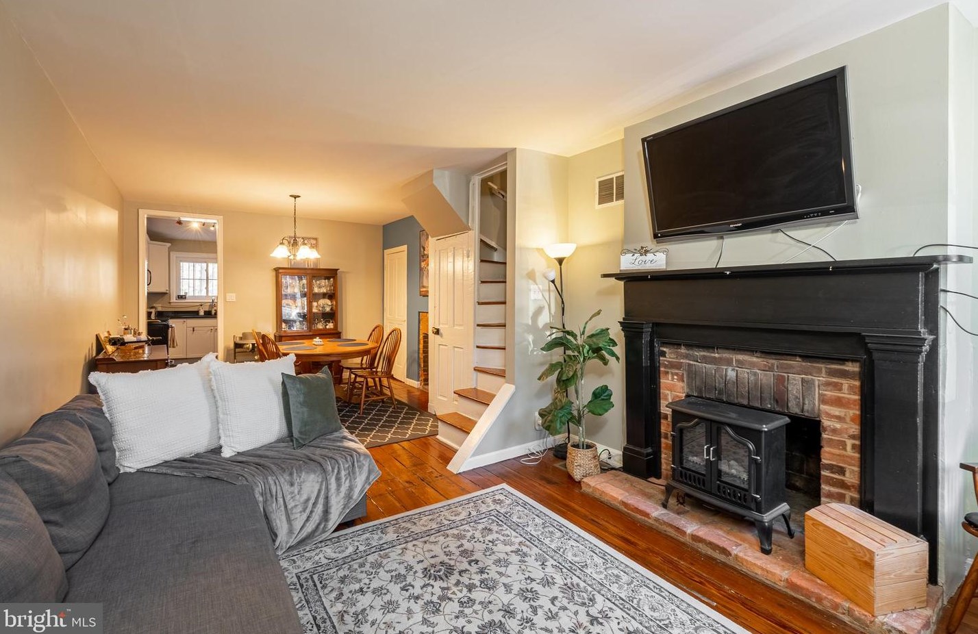 1034 Barre St, Baltimore, MD 21230-2132