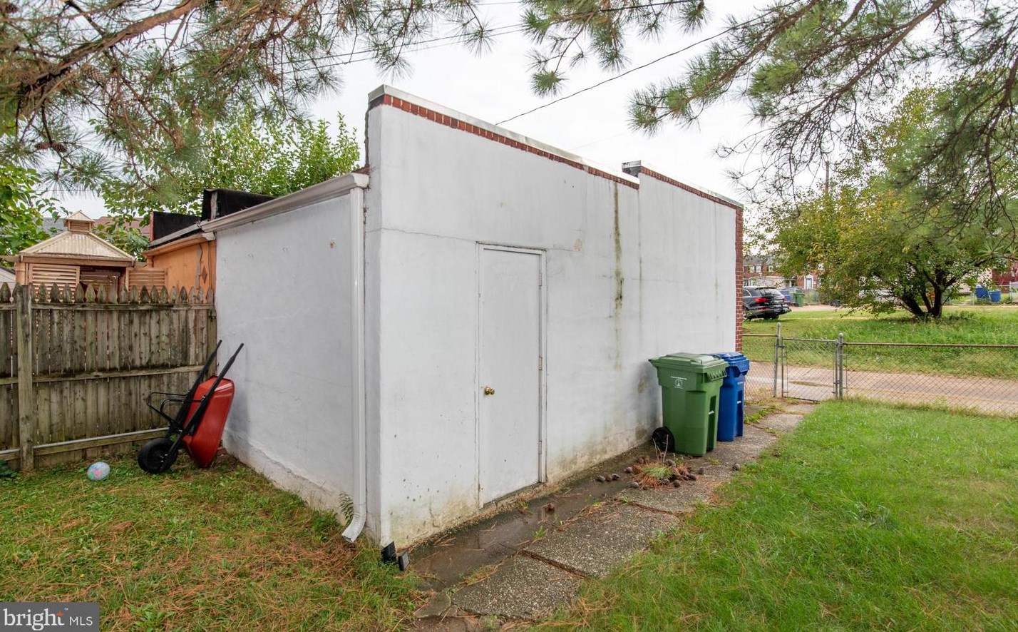 5738 Edgepark Rd, Baltimore MD  21239-3242 exterior