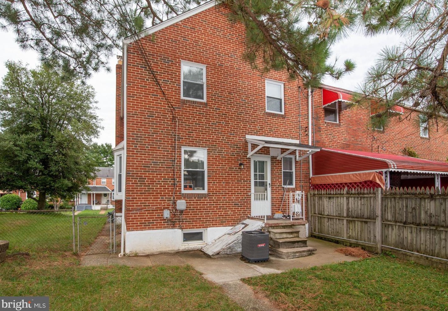 5738 Edgepark Rd, Baltimore MD  21239-3242 exterior