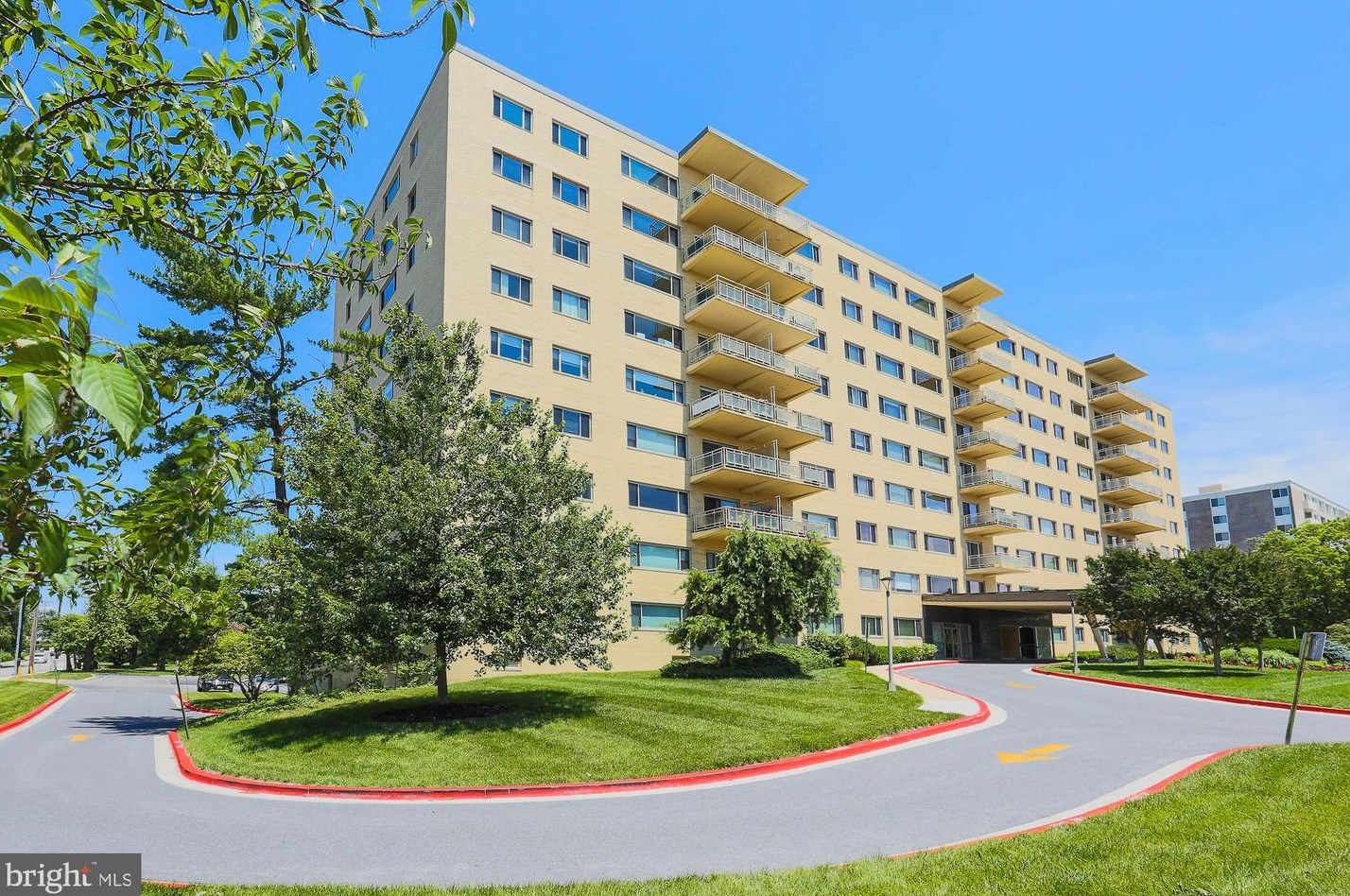 7121 Park Heights Ave, Baltimore MD  21215-1648 exterior