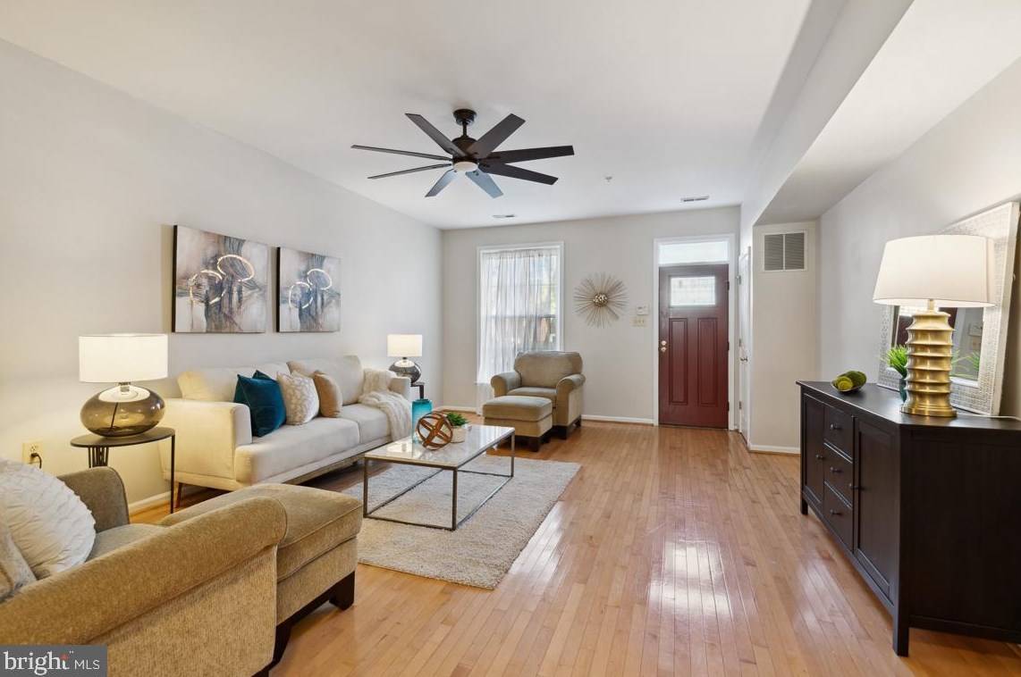 131 Hamburg St, Baltimore, MD 21230-3633