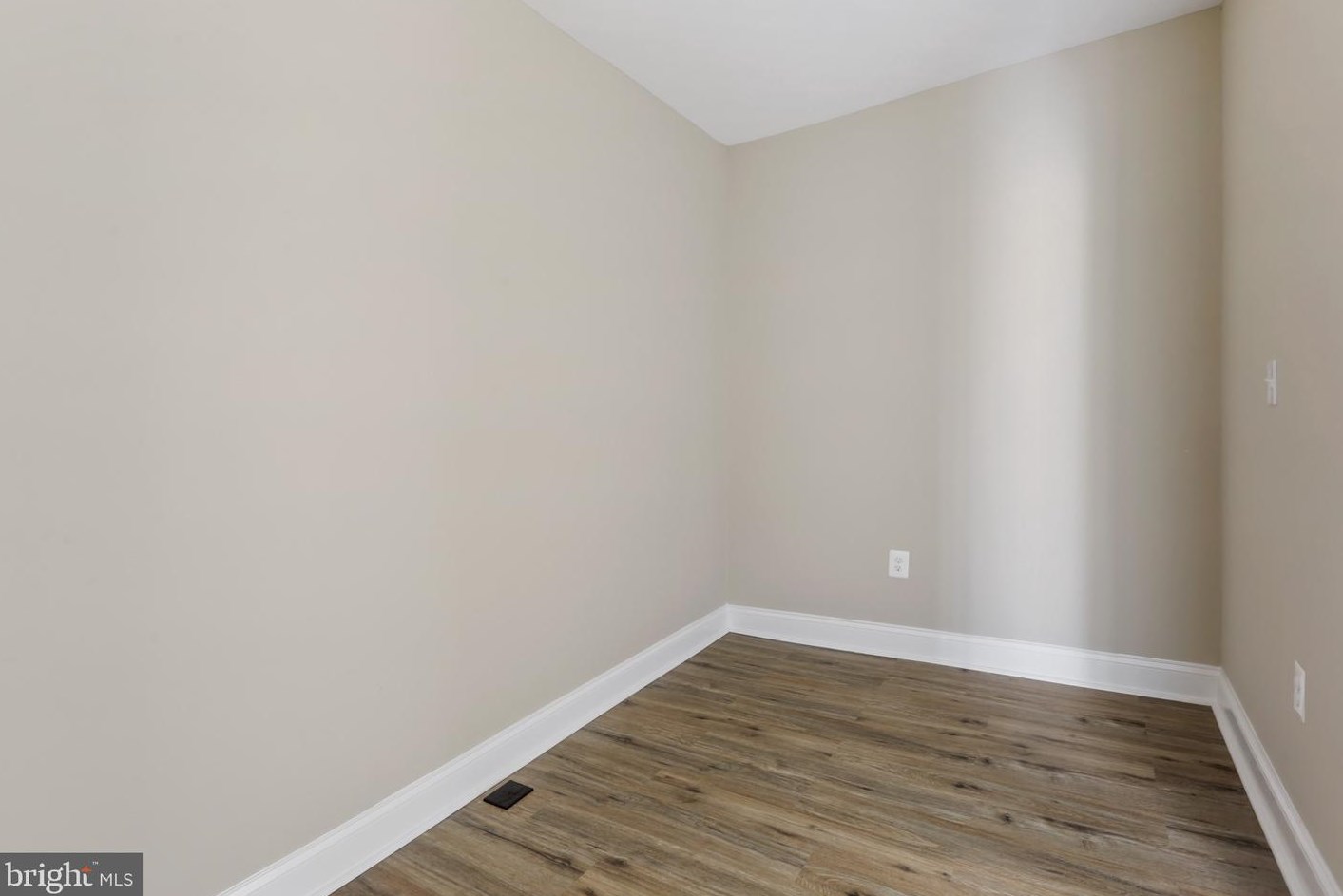 831 Montford Ave, Baltimore MD  21205-1619 exterior