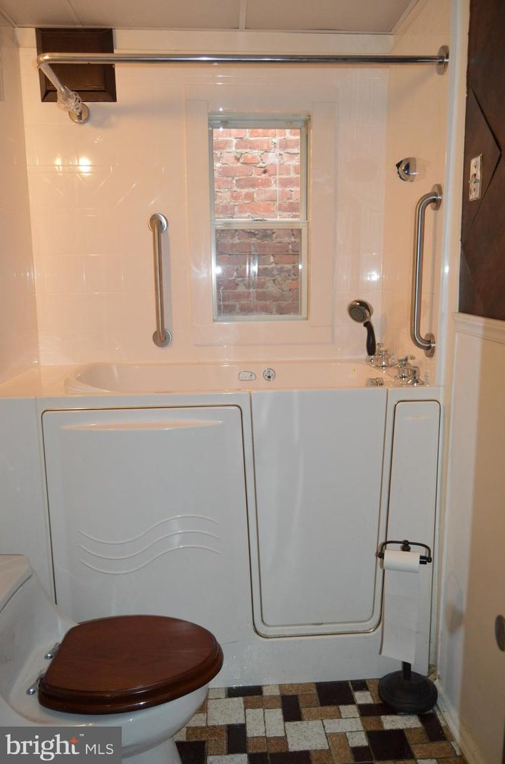 325 Drew St, Baltimore MD  21224-2715 exterior