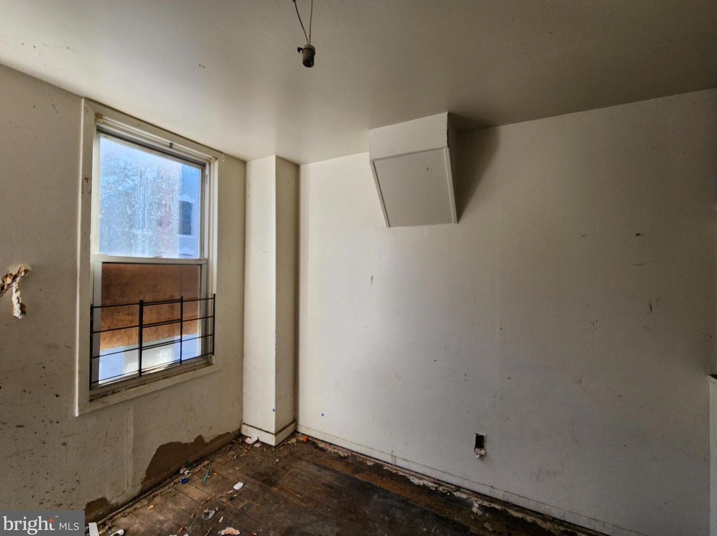 2200 Christian St, Baltimore MD  21223-2927 exterior