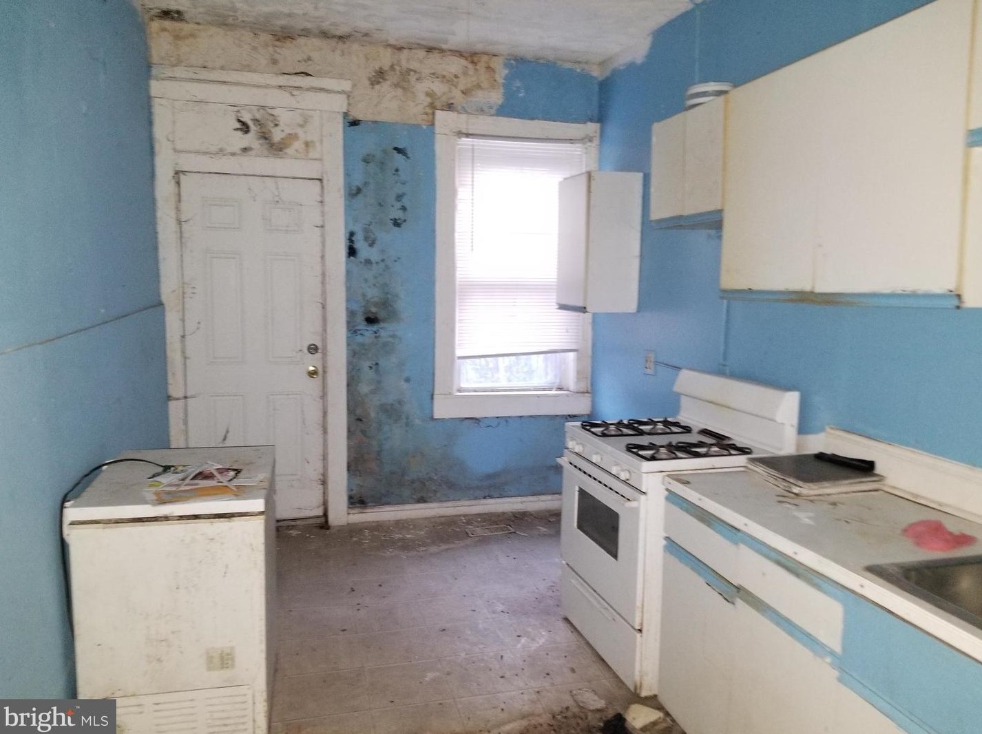 813 Appleton St, Baltimore MD  21217-1026 exterior
