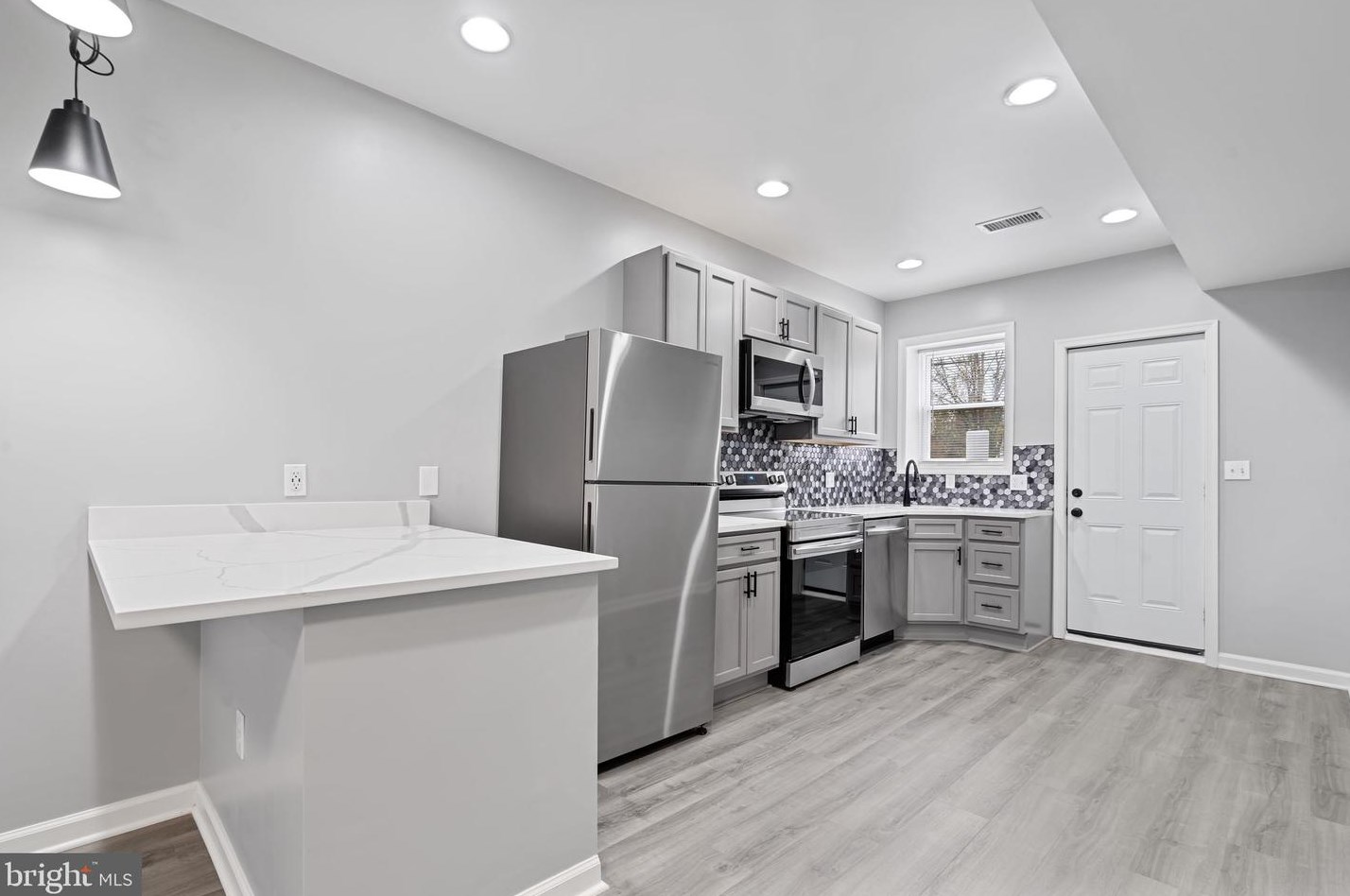 9 Hilton St, Baltimore MD  21229-3723 exterior