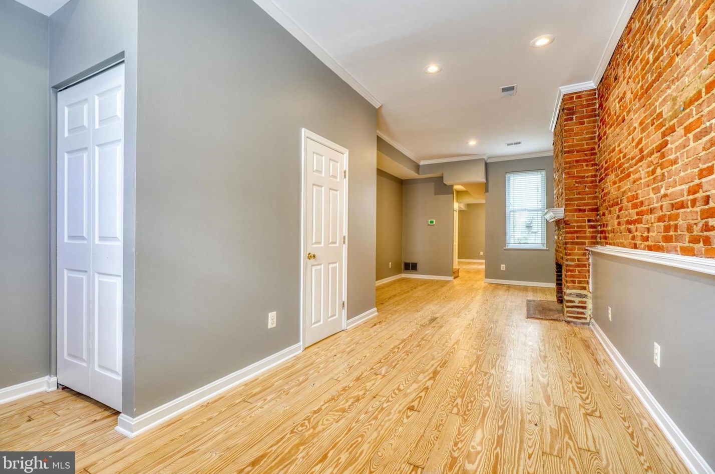 926 Hanover St, Baltimore MD  21230-4002 exterior