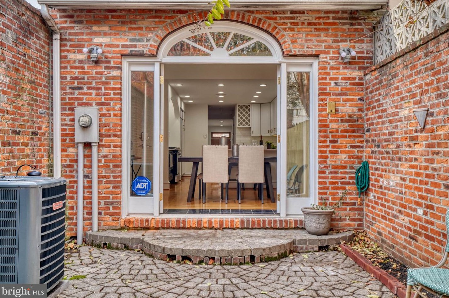 811 Sharp St, Baltimore MD  21230-3613 exterior