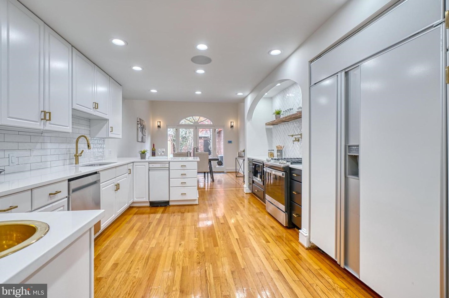 811 Sharp St, Baltimore MD  21230-3613 exterior