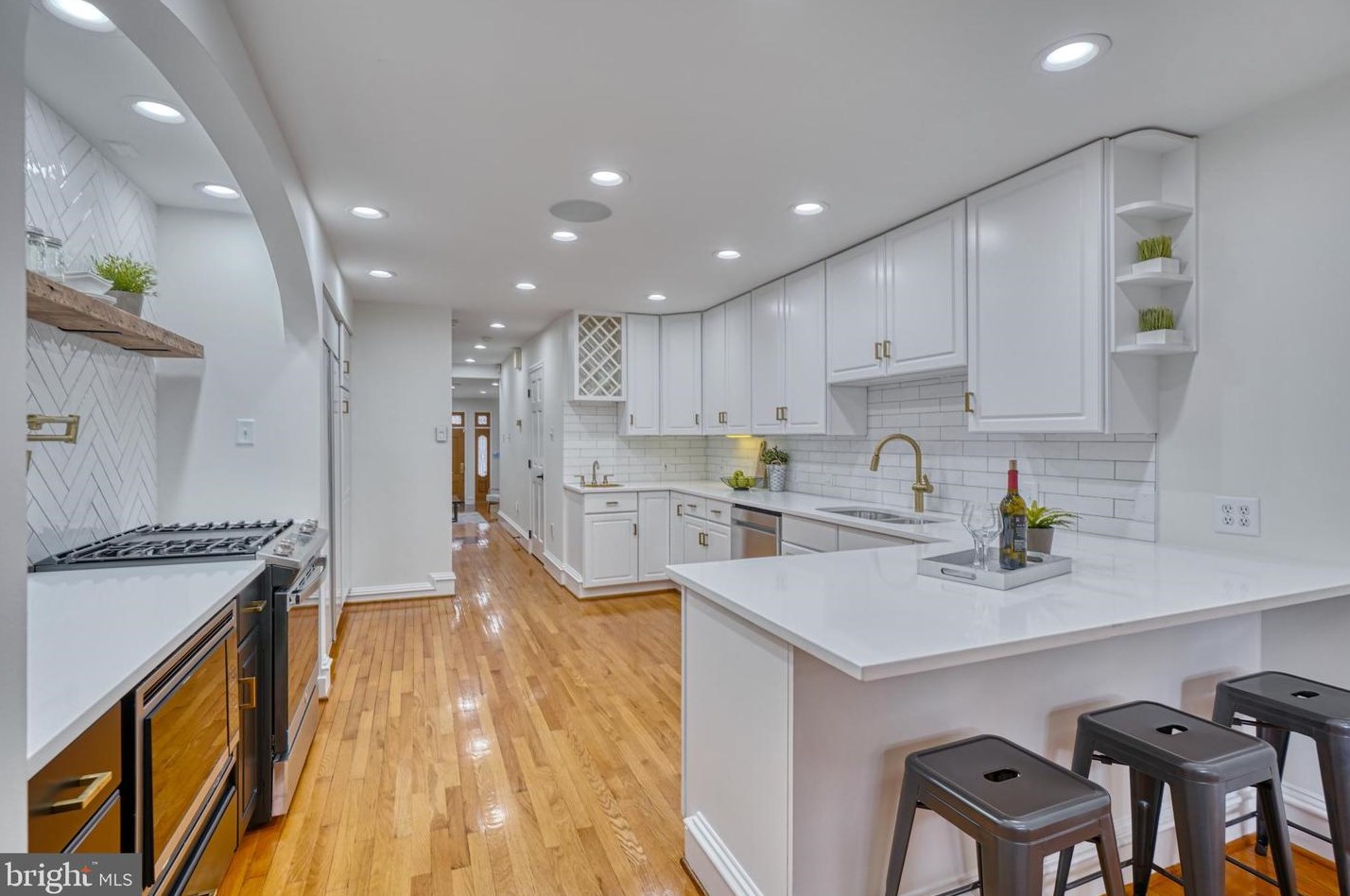 811 Sharp St, Baltimore MD  21230-3613 exterior