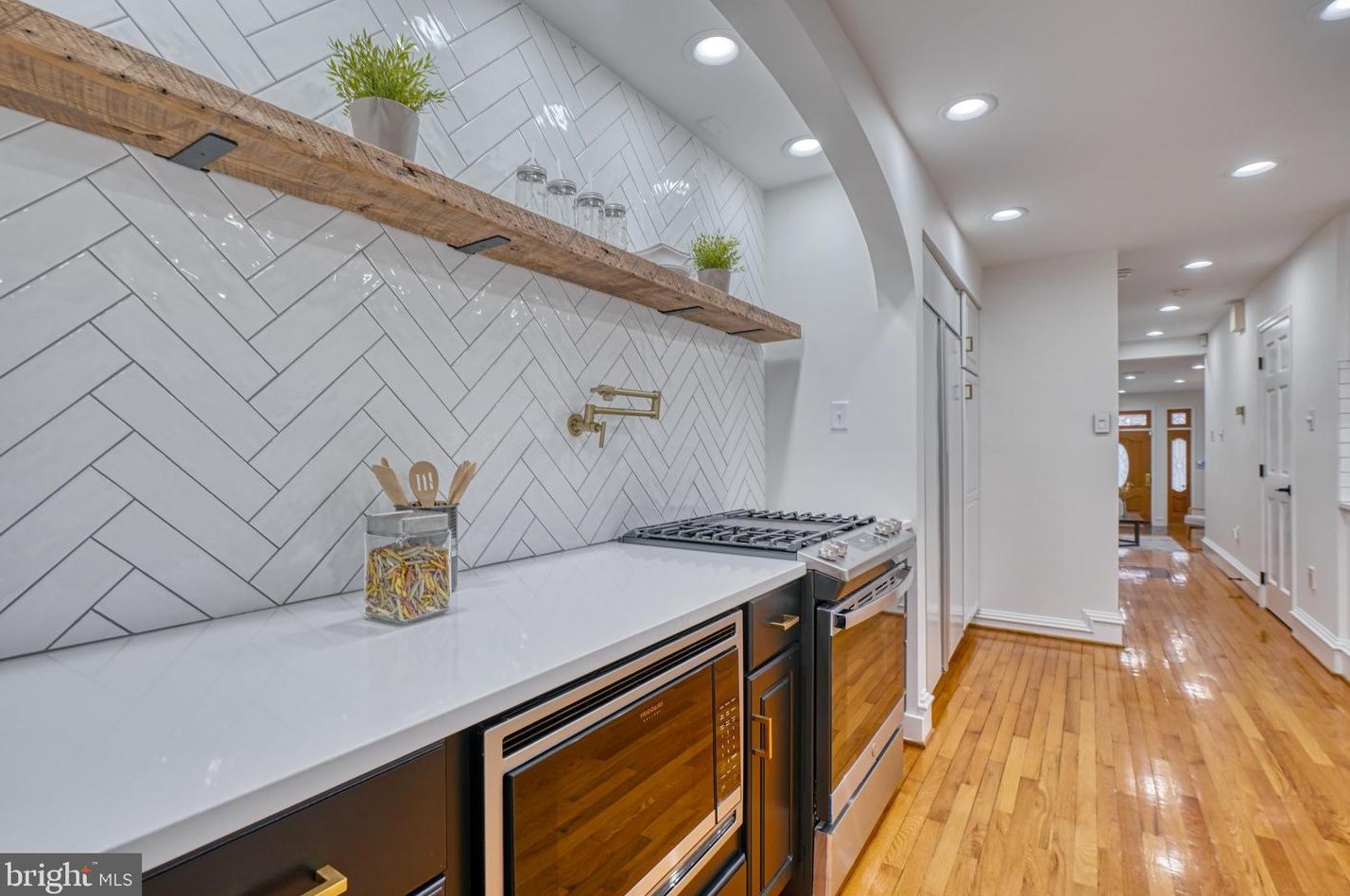 811 Sharp St, Baltimore MD  21230-3613 exterior