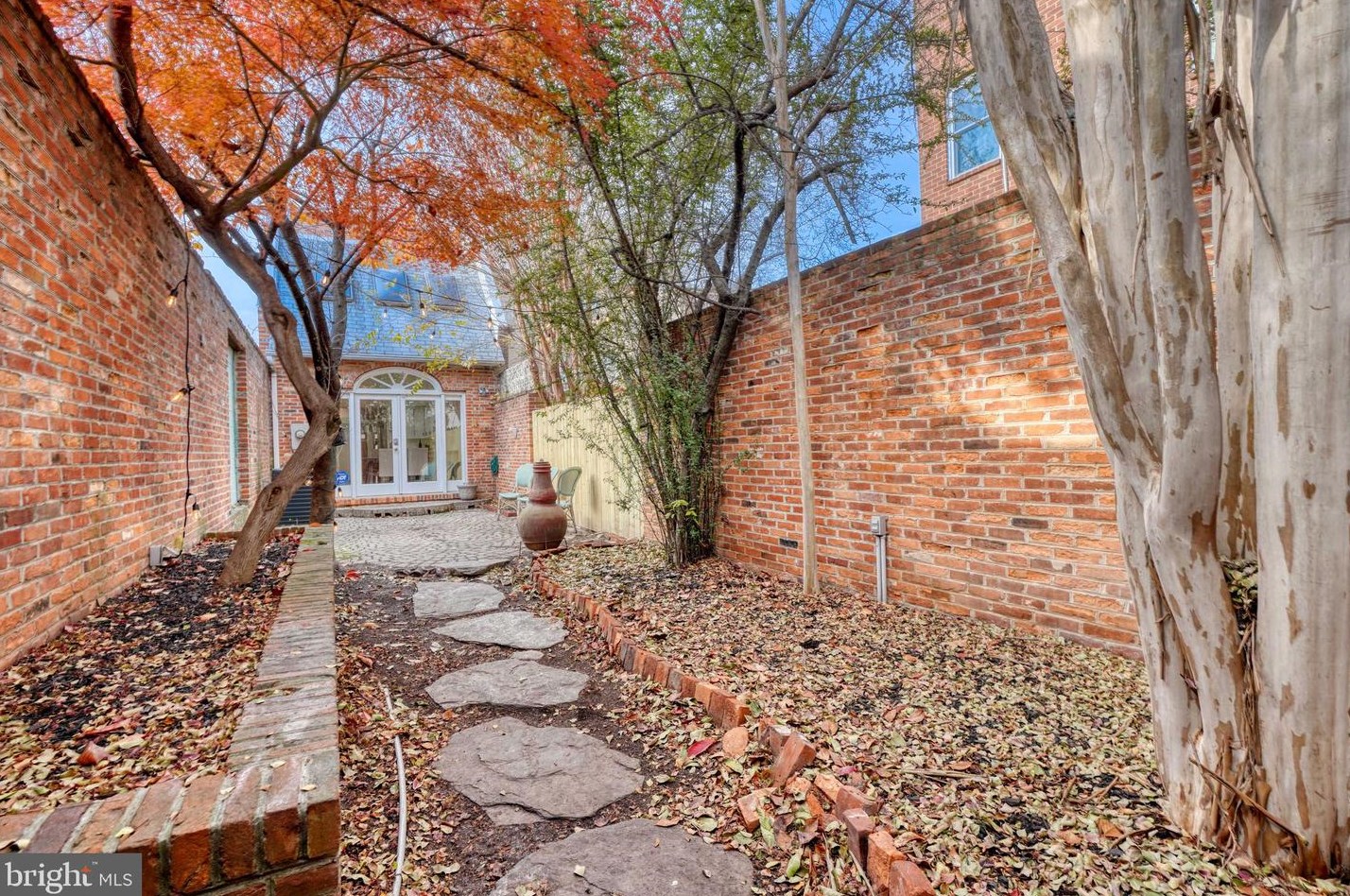 811 Sharp St, Baltimore MD  21230-3613 exterior