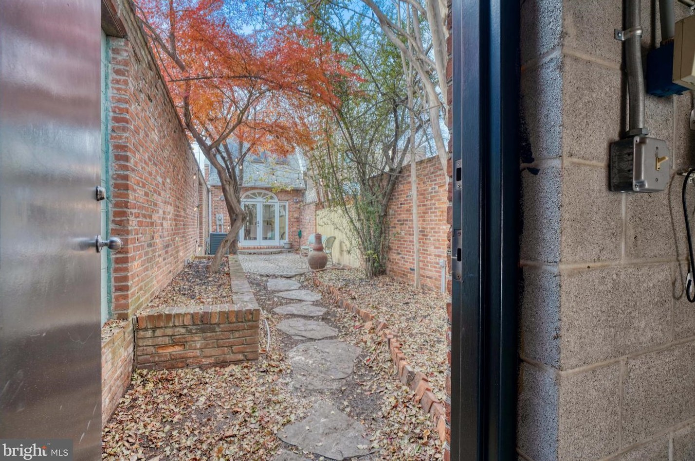 811 Sharp St, Baltimore MD  21230-3613 exterior