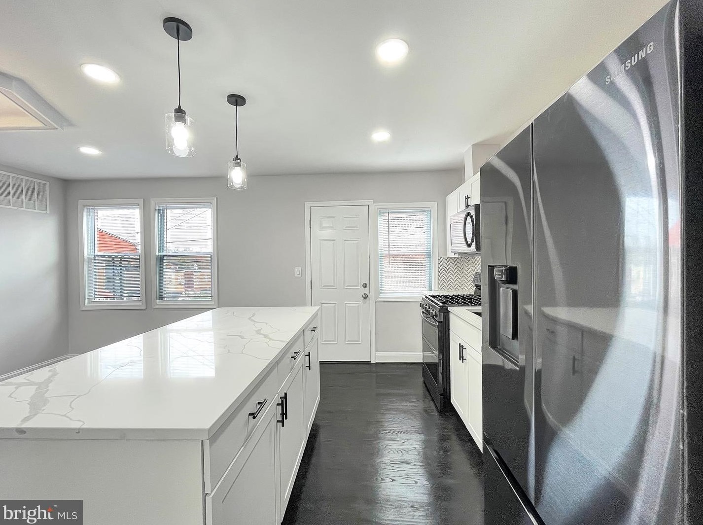 827 Lyndhurst St, Baltimore MD  21229-1956 exterior