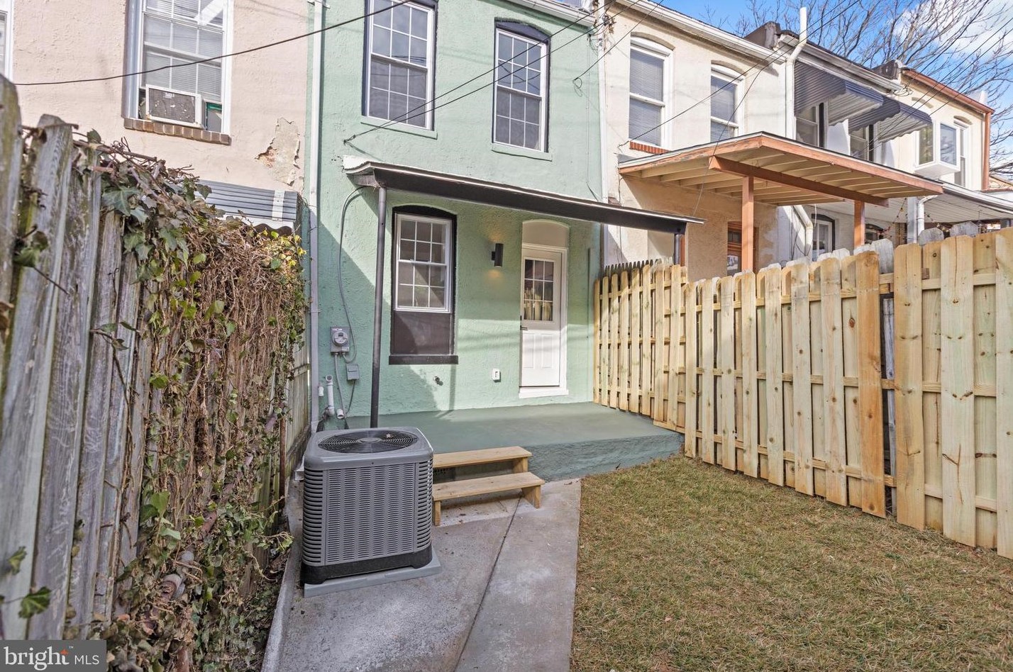 907 33rd St, Baltimore MD  21211-2710 exterior
