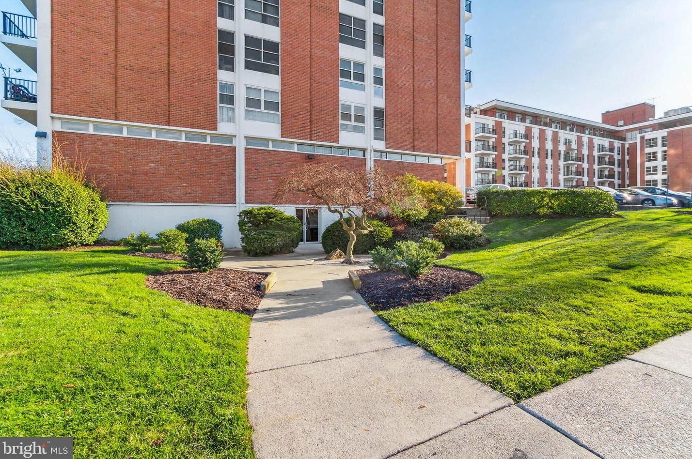 6606 Park Heights Ave, Baltimore MD  21215-2700 exterior