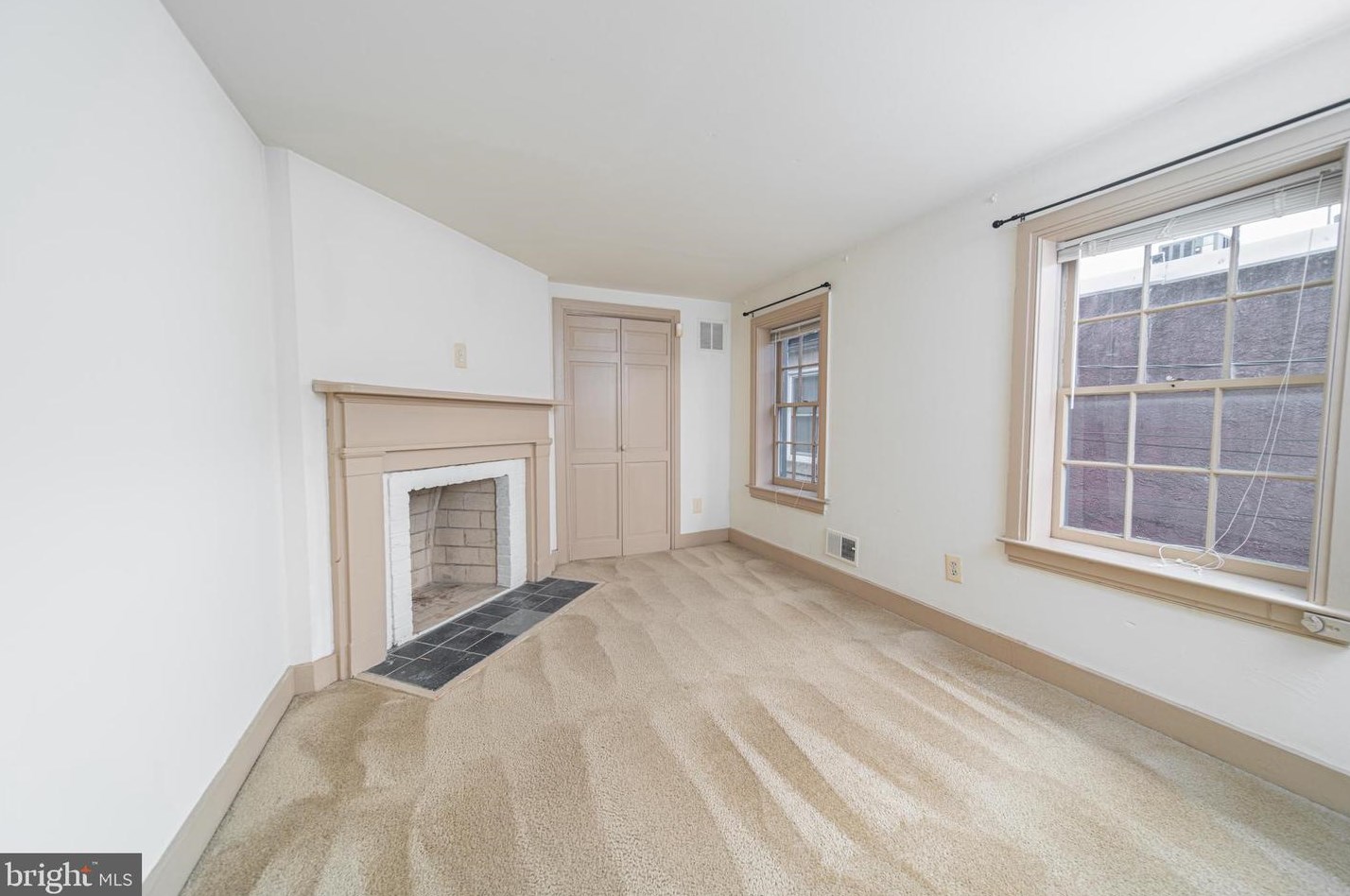 618 Paca St, Baltimore MD  21201-1920 exterior