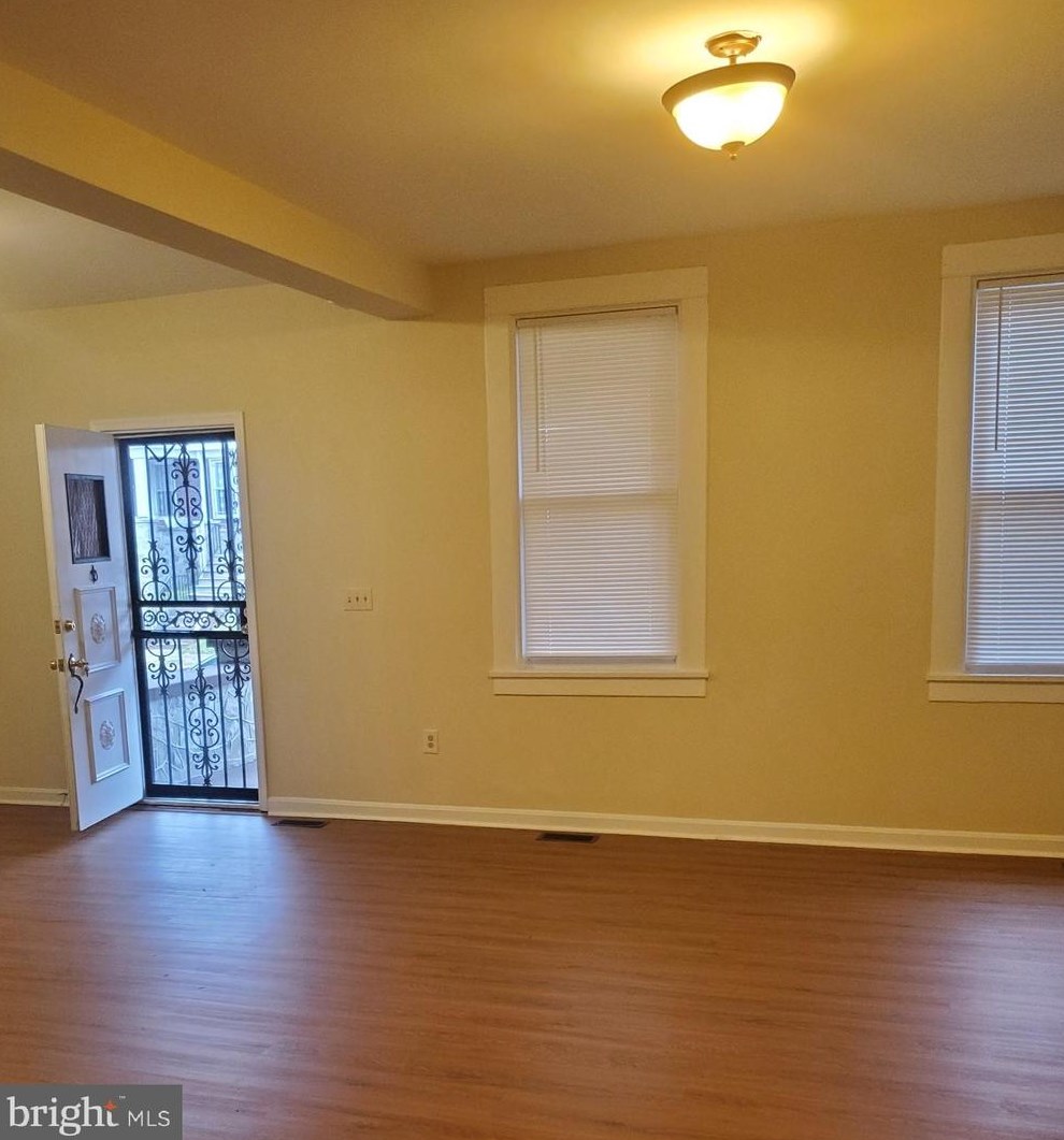 2015 Whittier Ave, Baltimore, MD 21217-1328