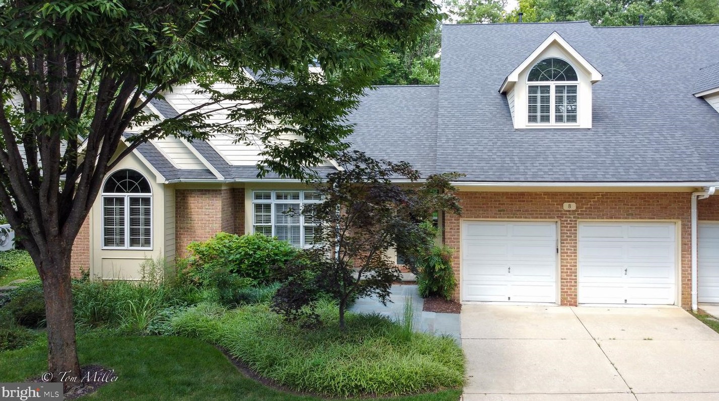 8 Roland Grn, Baltimore, MD 21210-2506