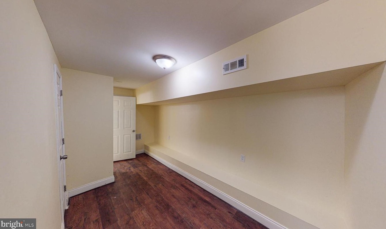 911 Bradford St, Baltimore, MD 21205-1225