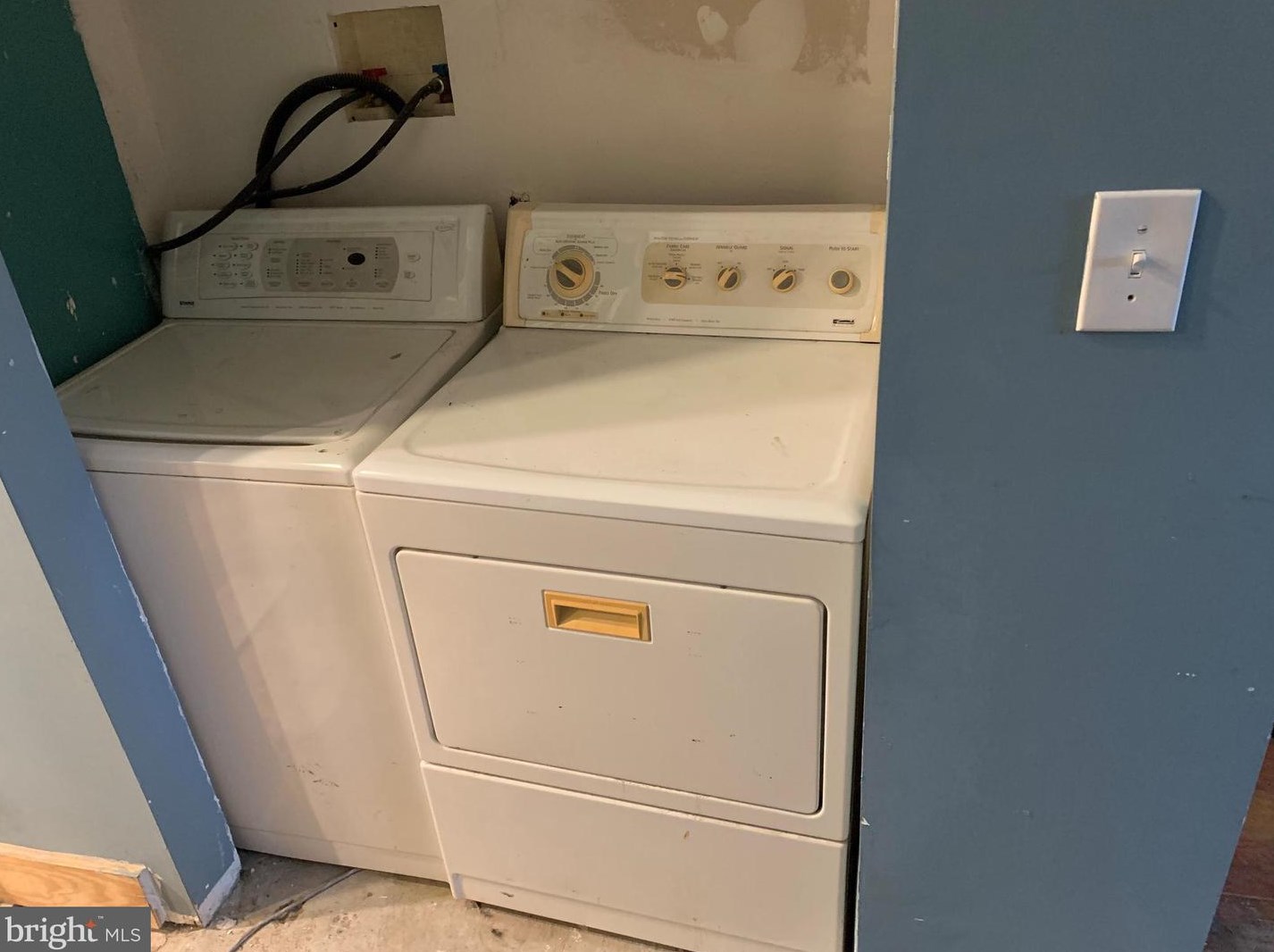 206 Hilton St, Baltimore MD  21229-3002 exterior