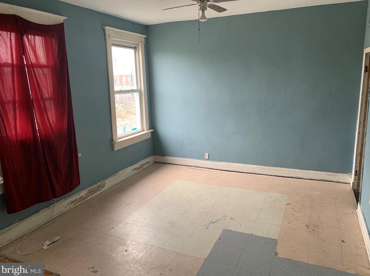 206 Hilton St, Baltimore MD  21229-3002 exterior