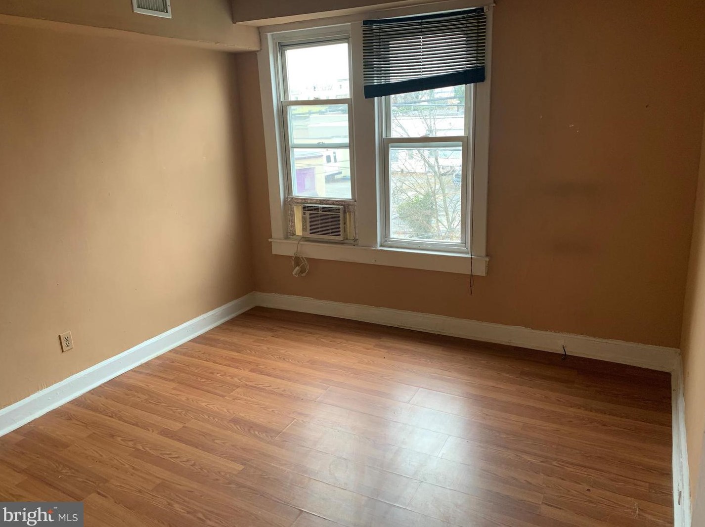 206 Hilton St, Baltimore MD  21229-3002 exterior