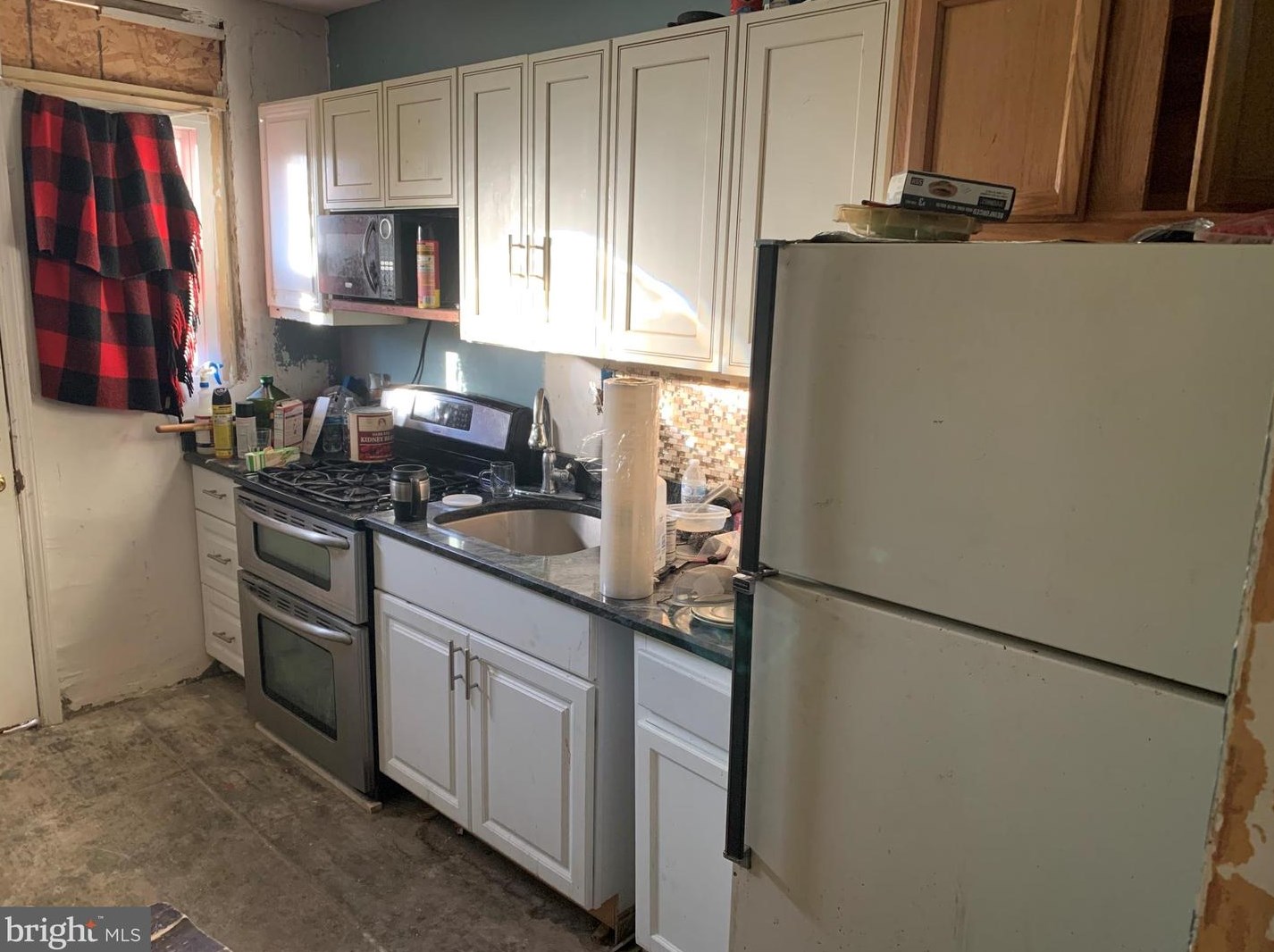 206 Hilton St, Baltimore MD  21229-3002 exterior