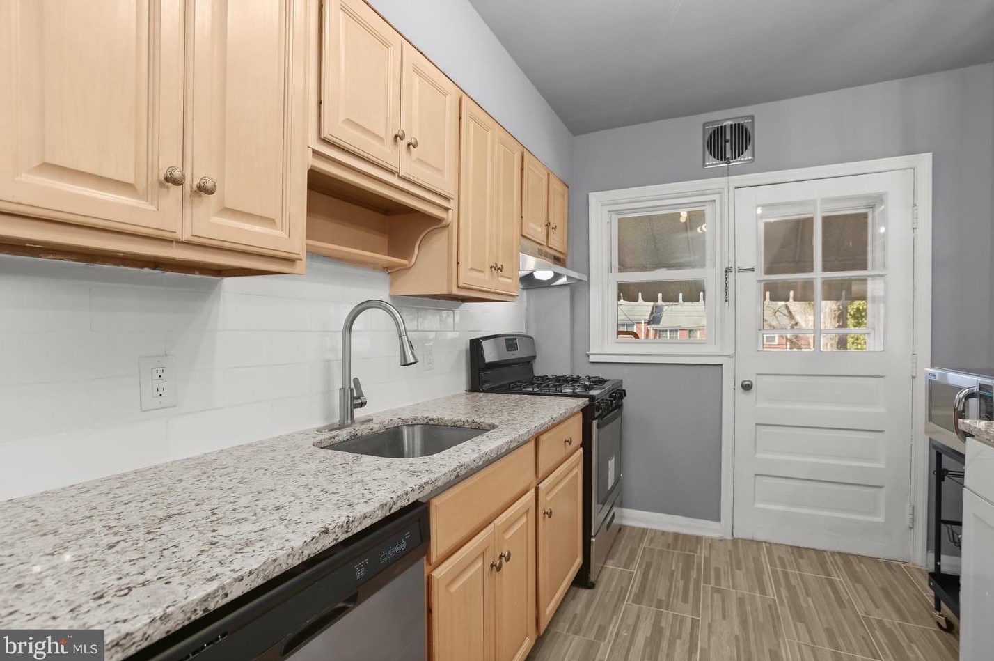 6220 Falkirk Rd, Baltimore MD 21239-1637 exterior