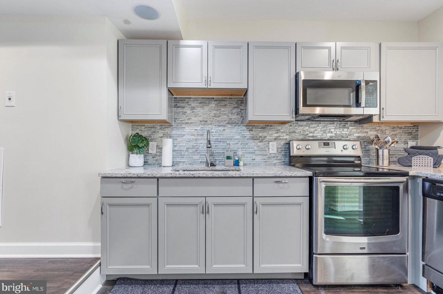 2335 Mcelderry St, Baltimore MD  21205-2442 exterior
