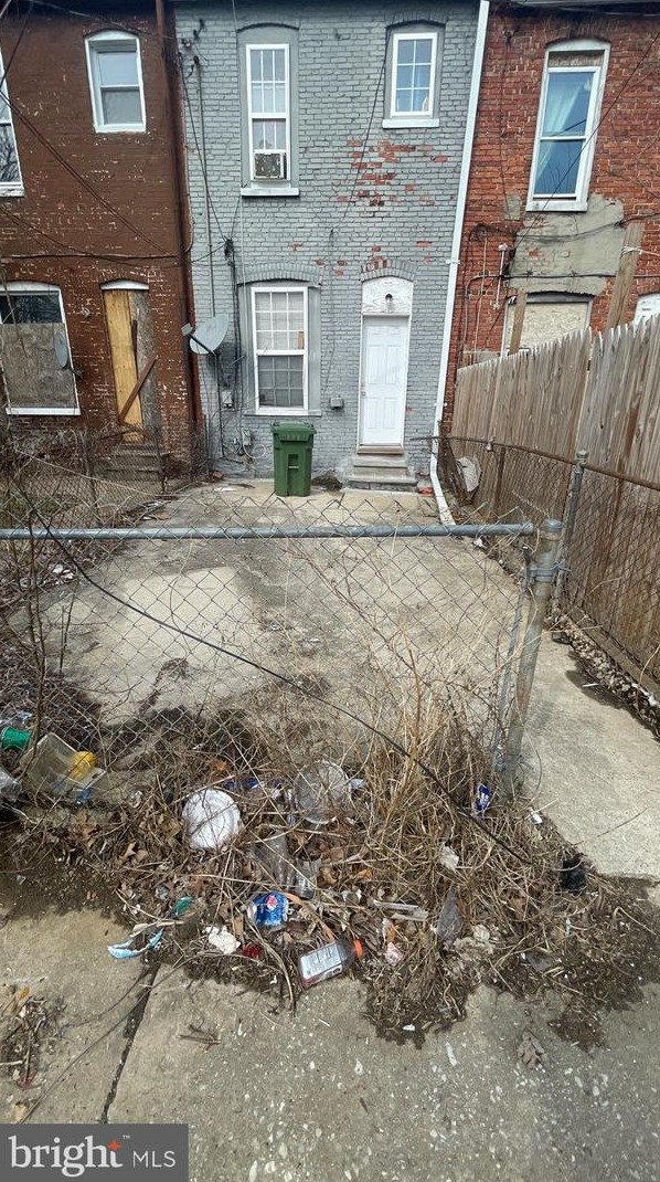 3035 Grayson St, Baltimore, MD 21216-3409