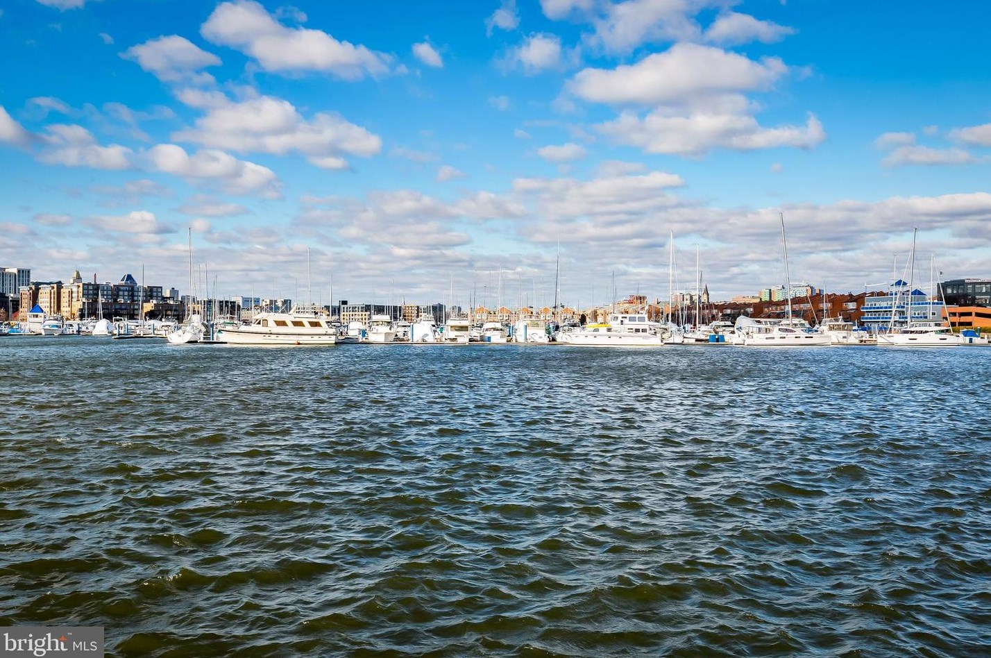 2772 Lighthouse Pt, Baltimore MD 21224-4789 exterior