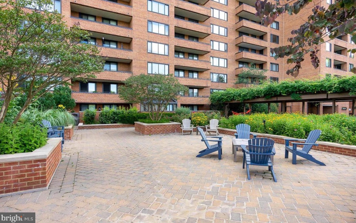 111 Hamlet Hill Rd, Baltimore MD  21210-1556 exterior