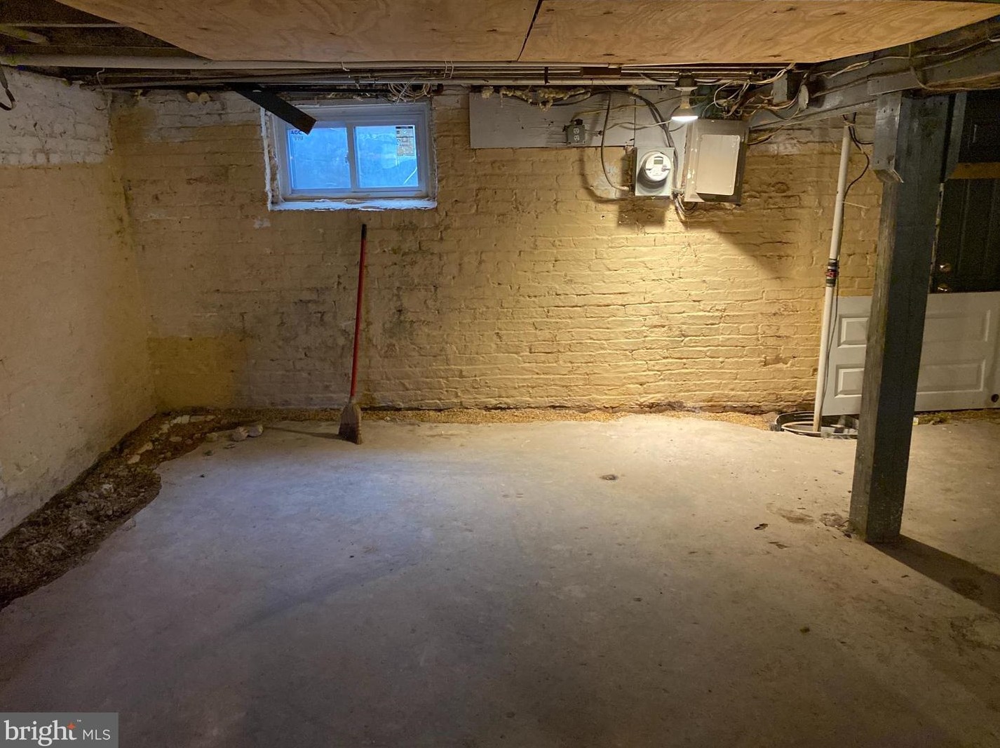 200 Hilton St, Baltimore MD  21229-3002 exterior