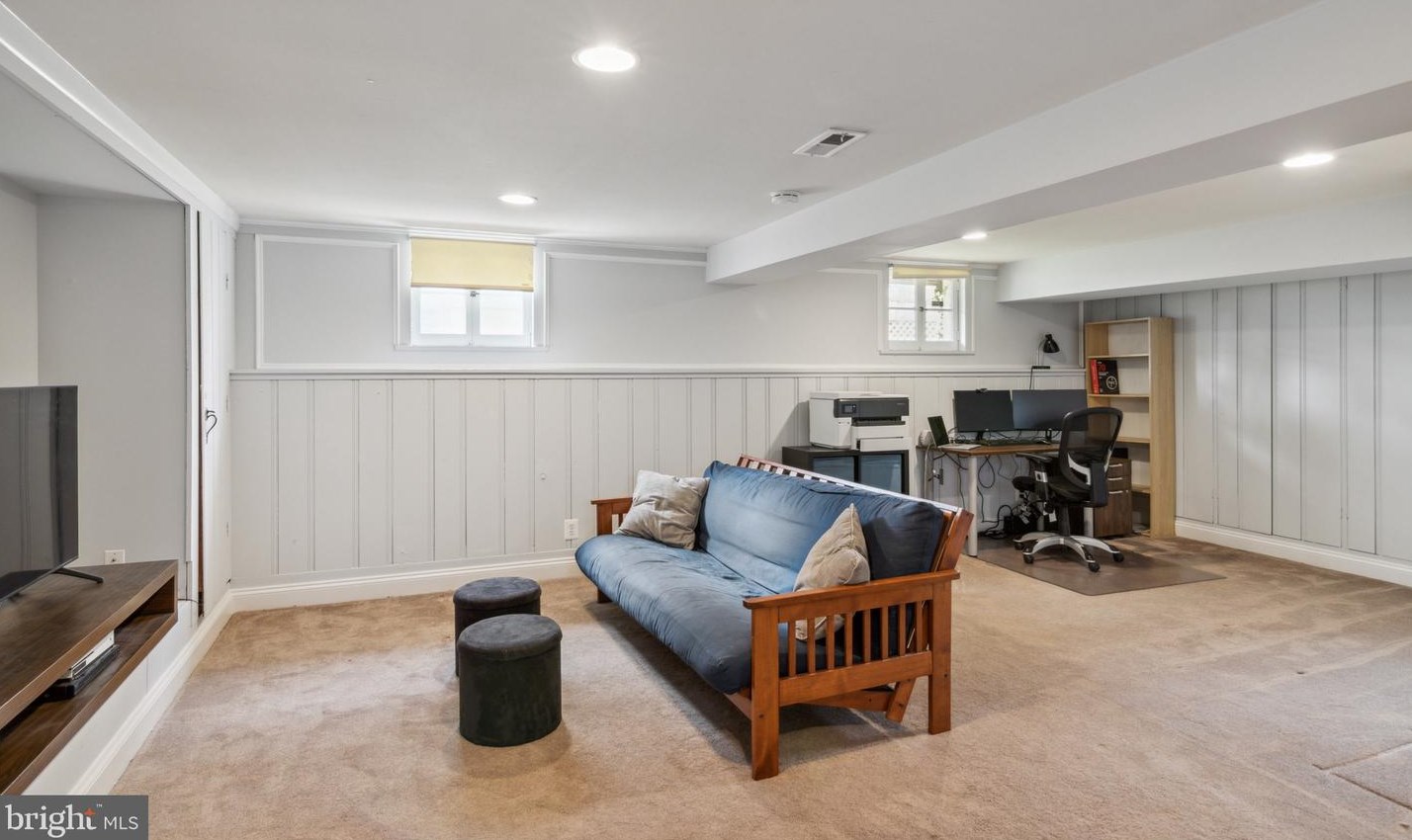 3330 Richmond Ave, Baltimore MD  21213-1145 exterior