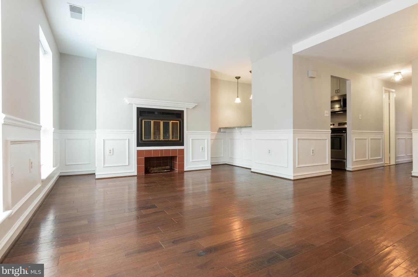16 Andrew Pl, Baltimore, MD 21201-2402