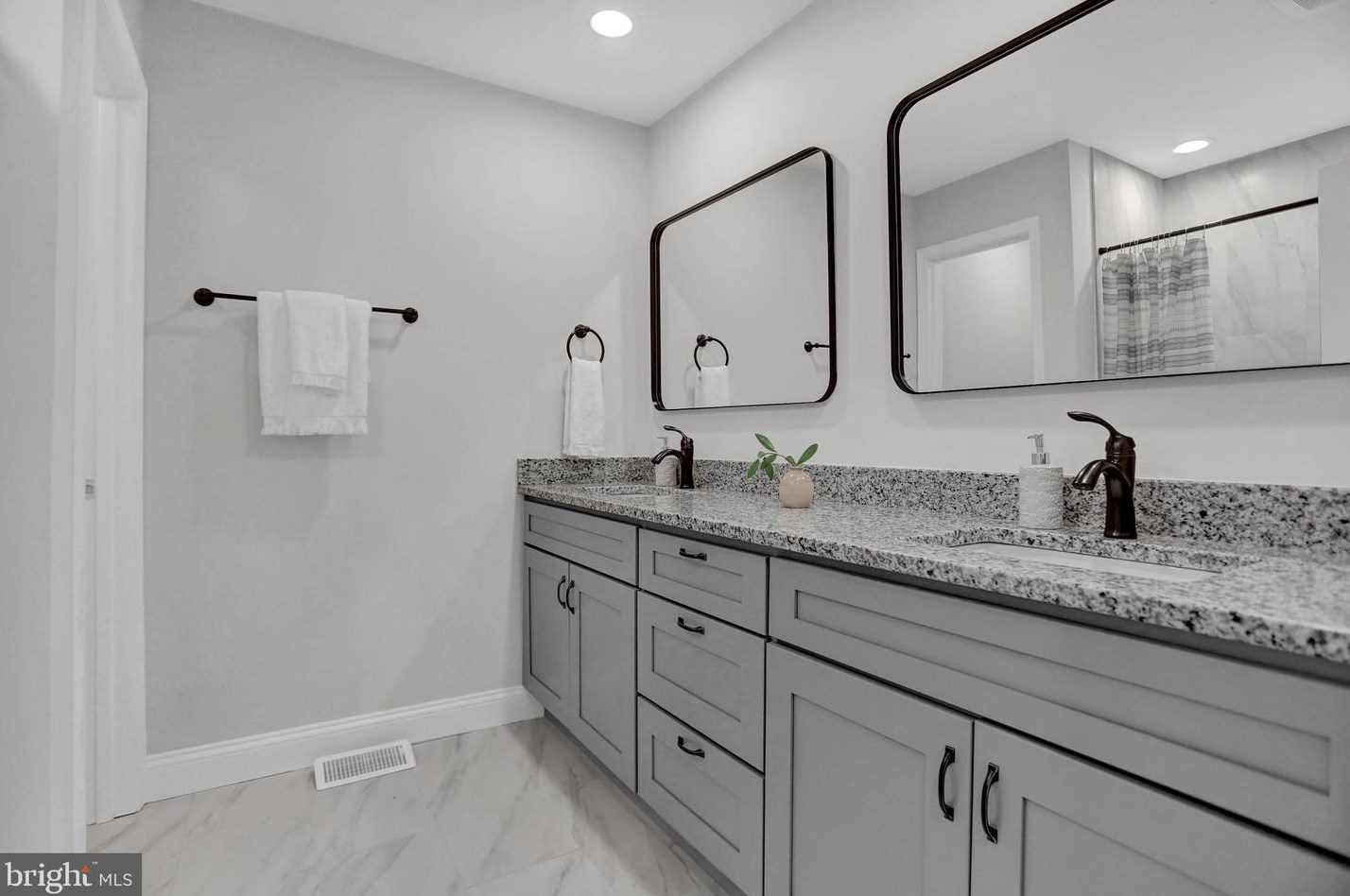 3913 Roland Ave, Baltimore MD  21211-2019 exterior