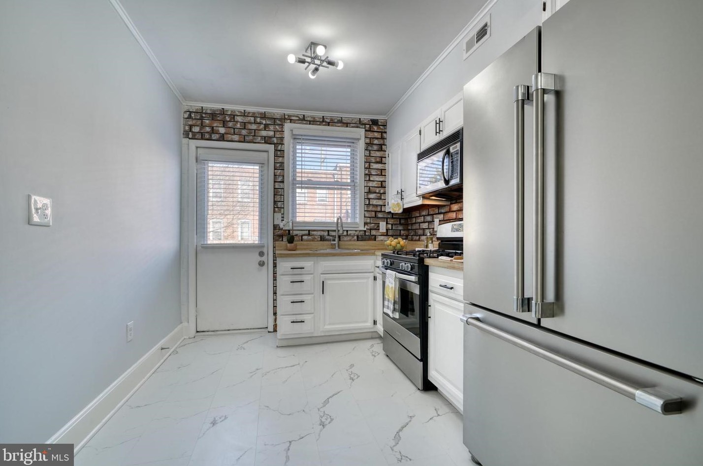 524 Maude Ave, Baltimore MD  21225-1928 exterior