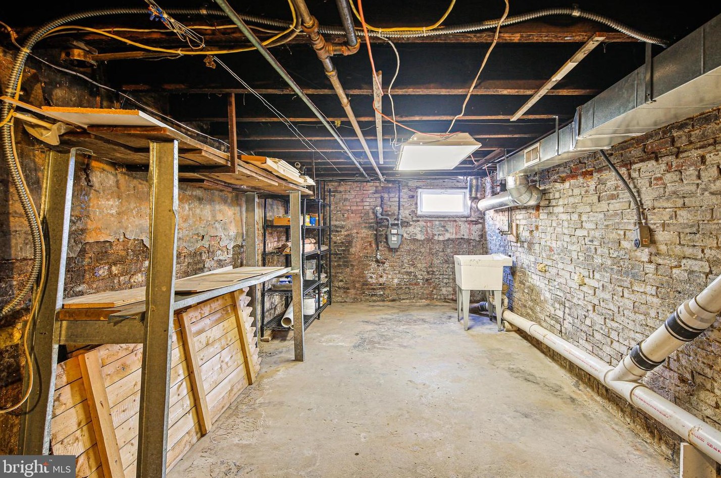 11 Heath St, Baltimore MD  21230-4815 exterior