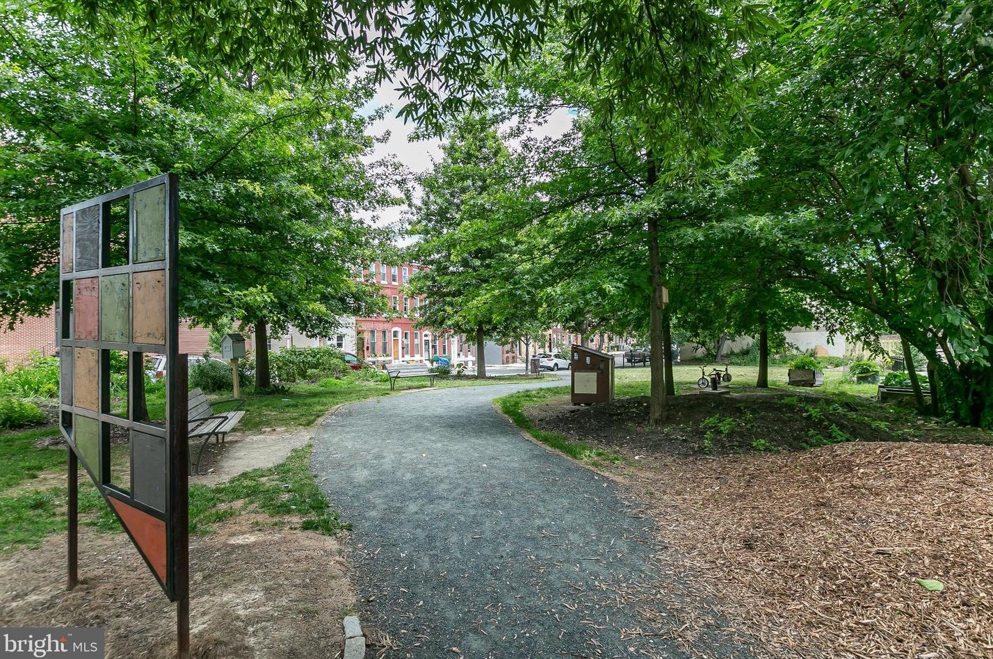 305 Lanvale St, Baltimore MD  21217-3609 exterior