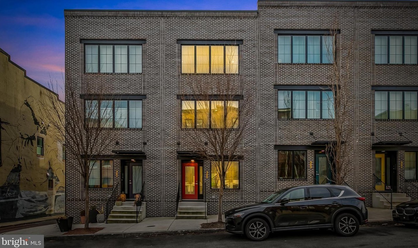 305 Lanvale St, Baltimore MD  21217-3609 exterior