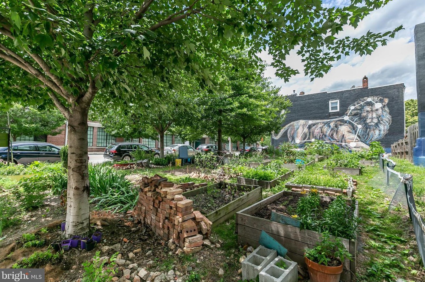 305 Lanvale St, Baltimore MD  21217-3609 exterior