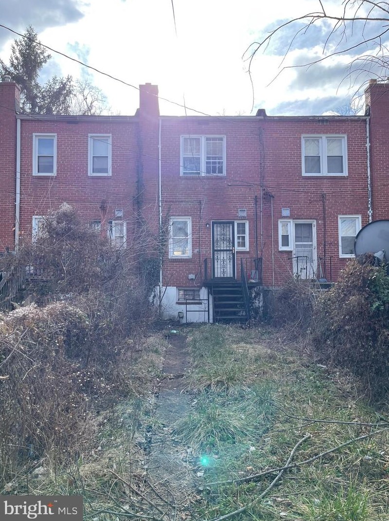 2830 Edgecombe Cir, Baltimore MD  21215-6805 exterior
