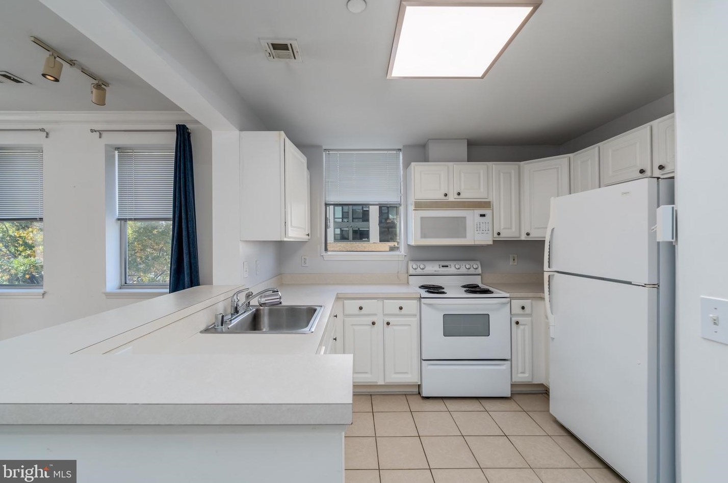 23 Pierside Dr Apt 302, Baltimore, MD 21230